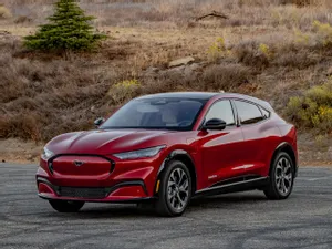 فورد تصدر استدعاءً عاجلًا لسيارات موستنج ماخ إي 2021 الكهربائية