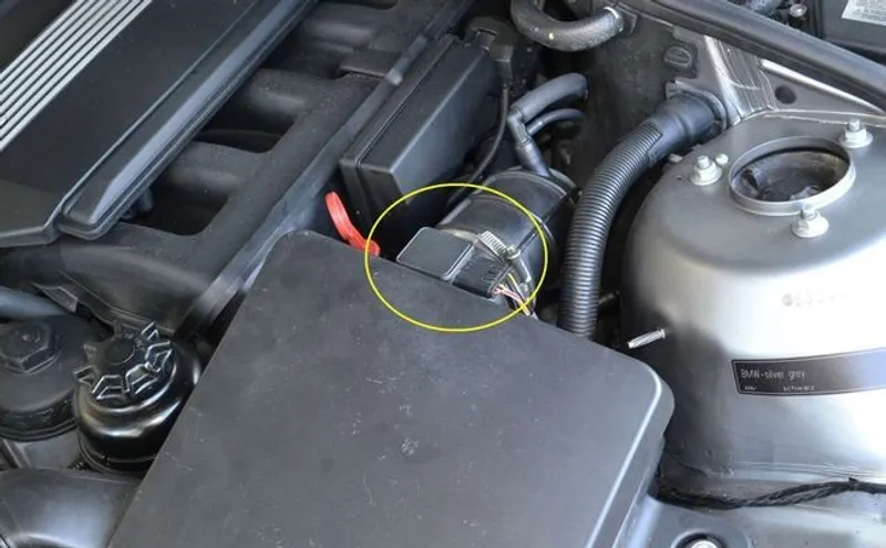 تعرف على طريقة سهلة لتنظيف حساس الهواء في سيارتك بنفسك