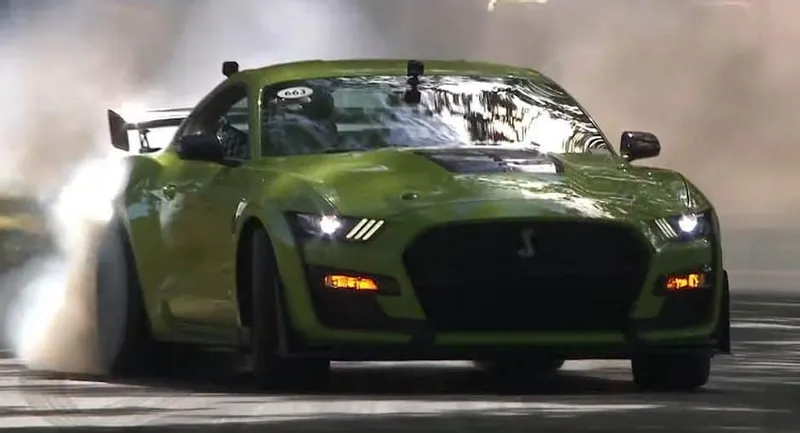 "بالفيديو" إنطلاق أقوى استعراض لسيارة موستانج شيلبي GT500 2020 في اختراق منحنيات هضبة جودوود