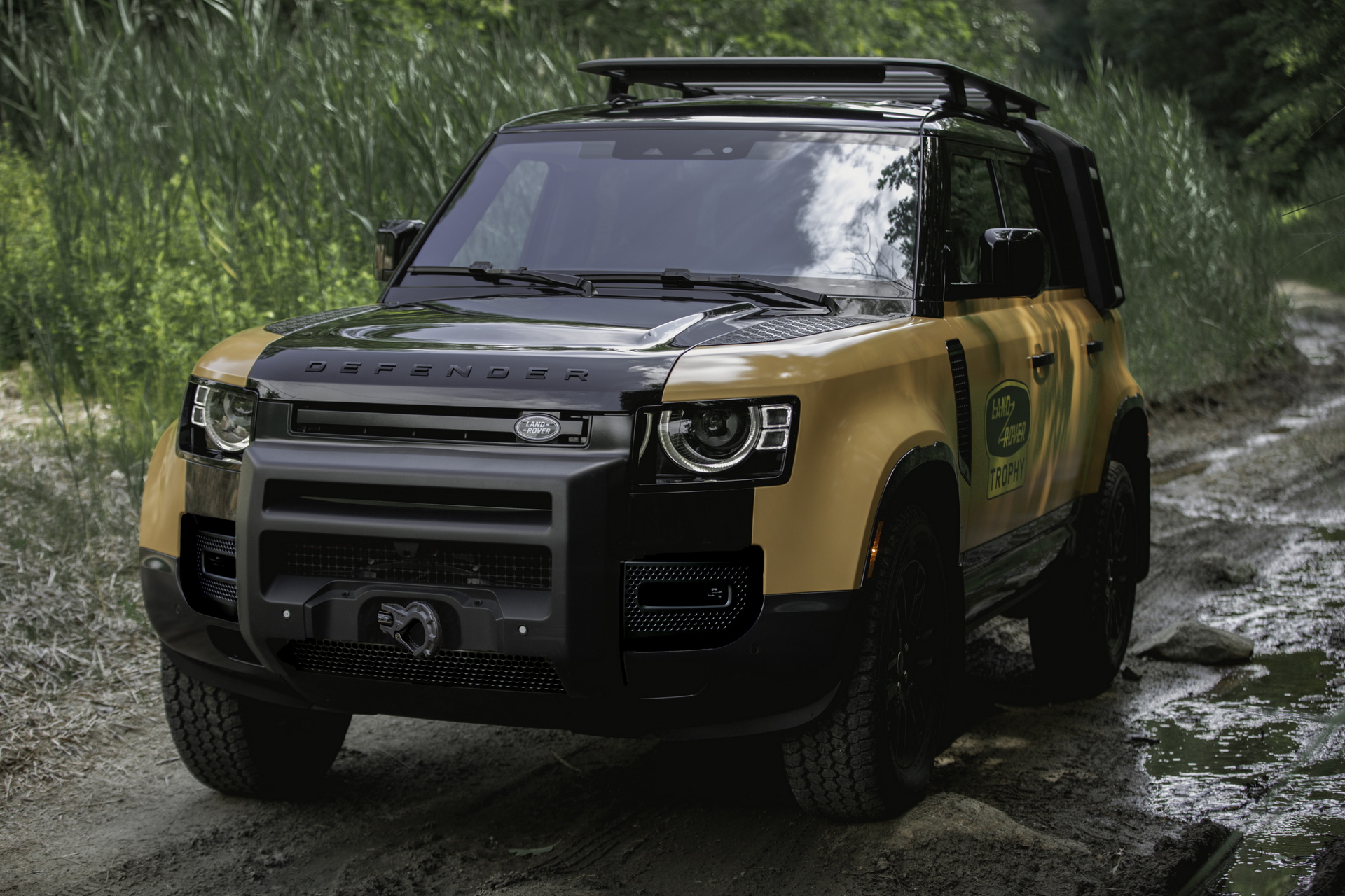 2022-Land-Rover-Defender-Trophy-Edition-9.jpg