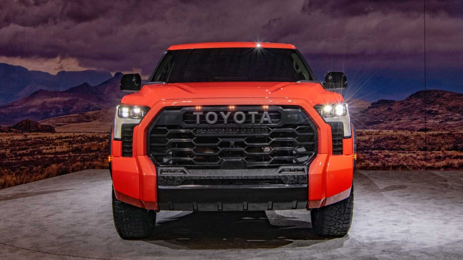 2022-toyota-tundra-trd-pro-exterior-front-view-1-1536x864.jpg
