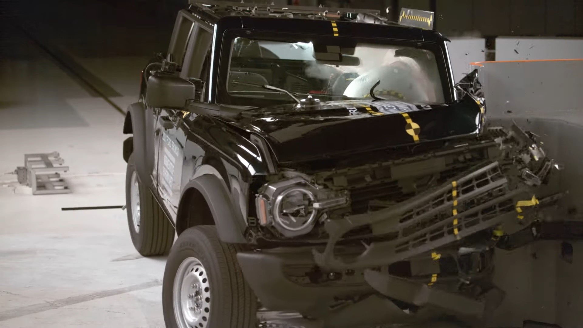 2021-ford-bronco-crash-test-reveals-acceptable-performance-for-head-restraints-and-seats_7.jpg