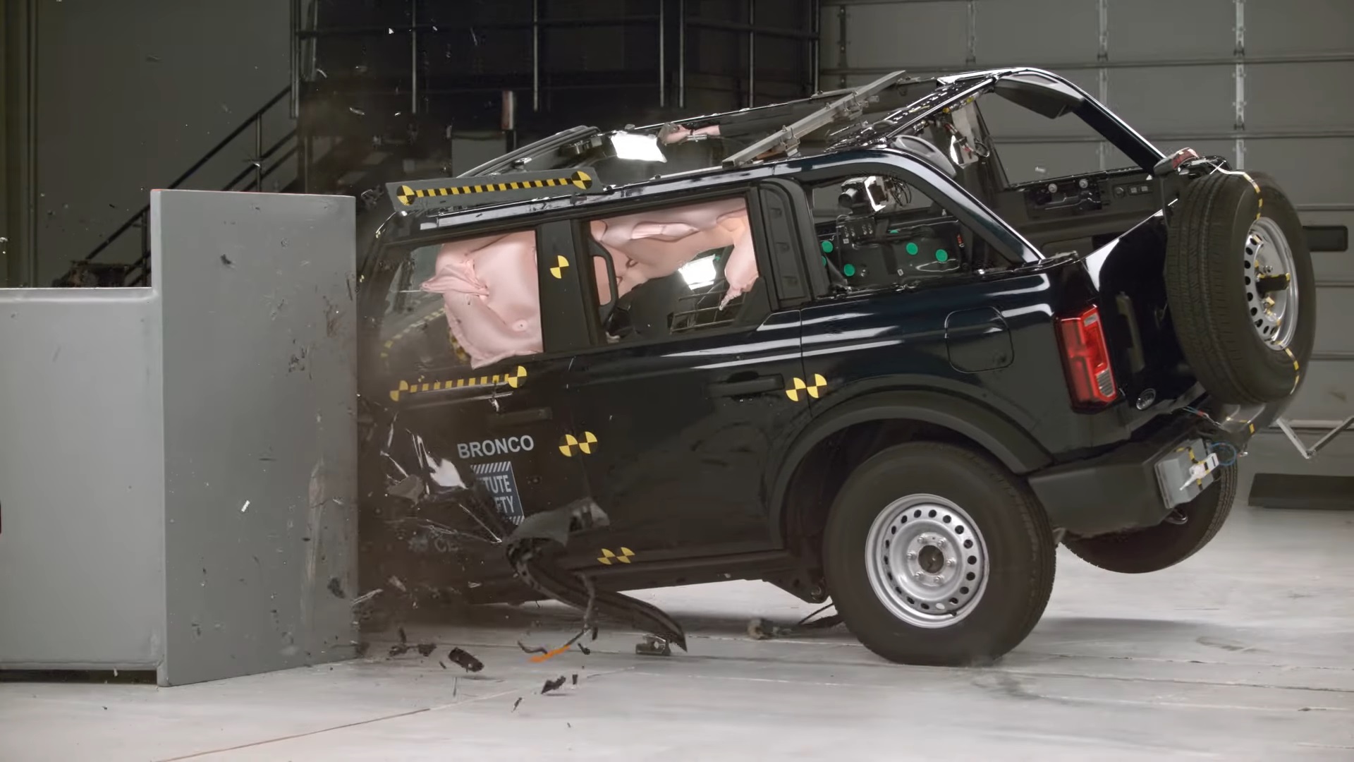 2021-ford-bronco-crash-test-reveals-acceptable-performance-for-head-restraints-and-seats-176641_1.jpg