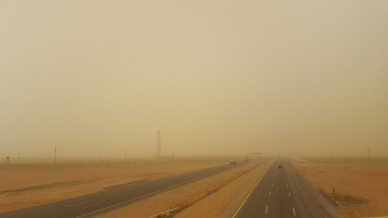 زحف-الغبار-على-طريق-الرياض-القصيم-3-799x449-1.jpg