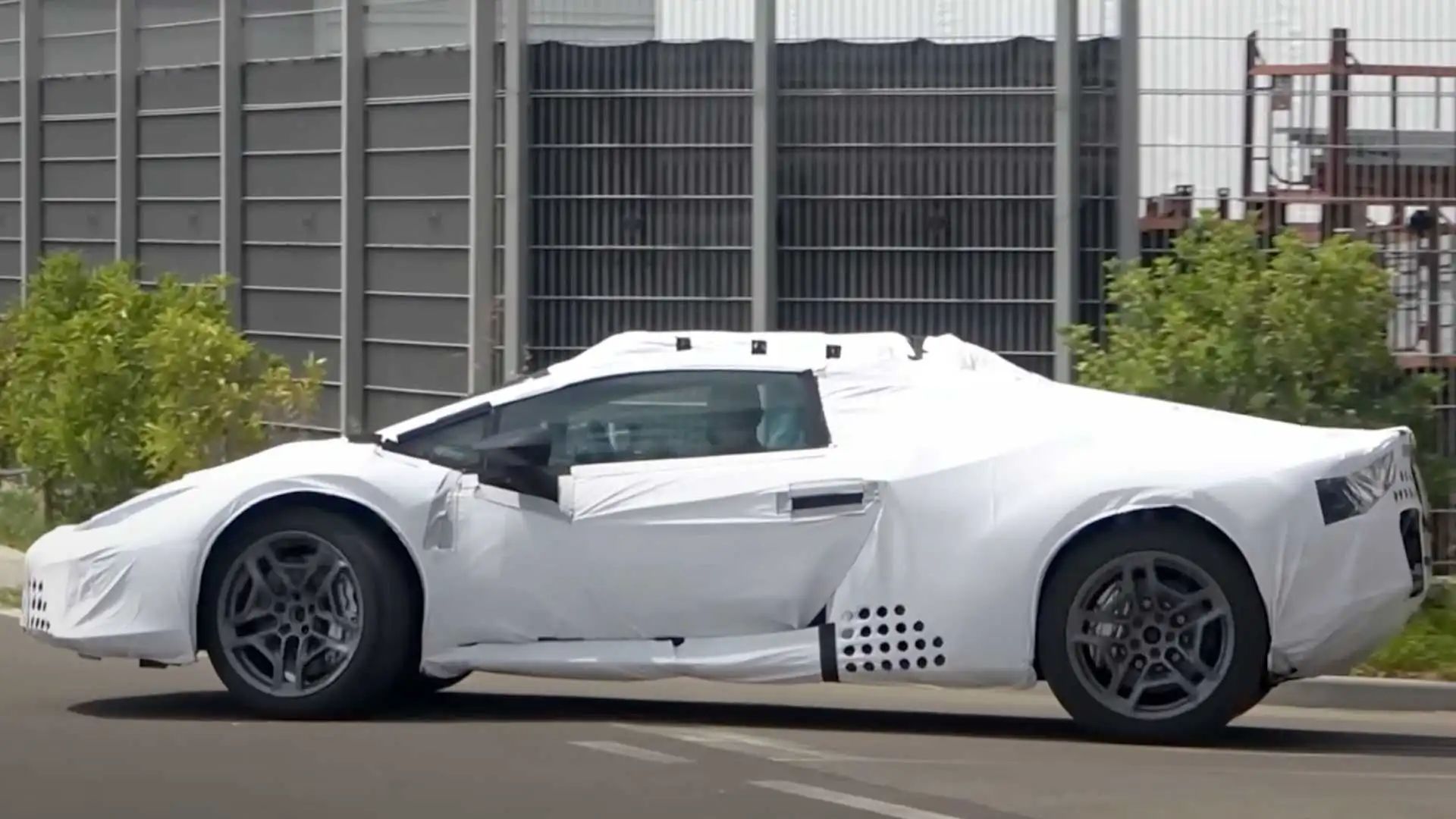 Lamborghini-Huracan-Sterrato-Production-Car-Spied-Up-Close.jpg