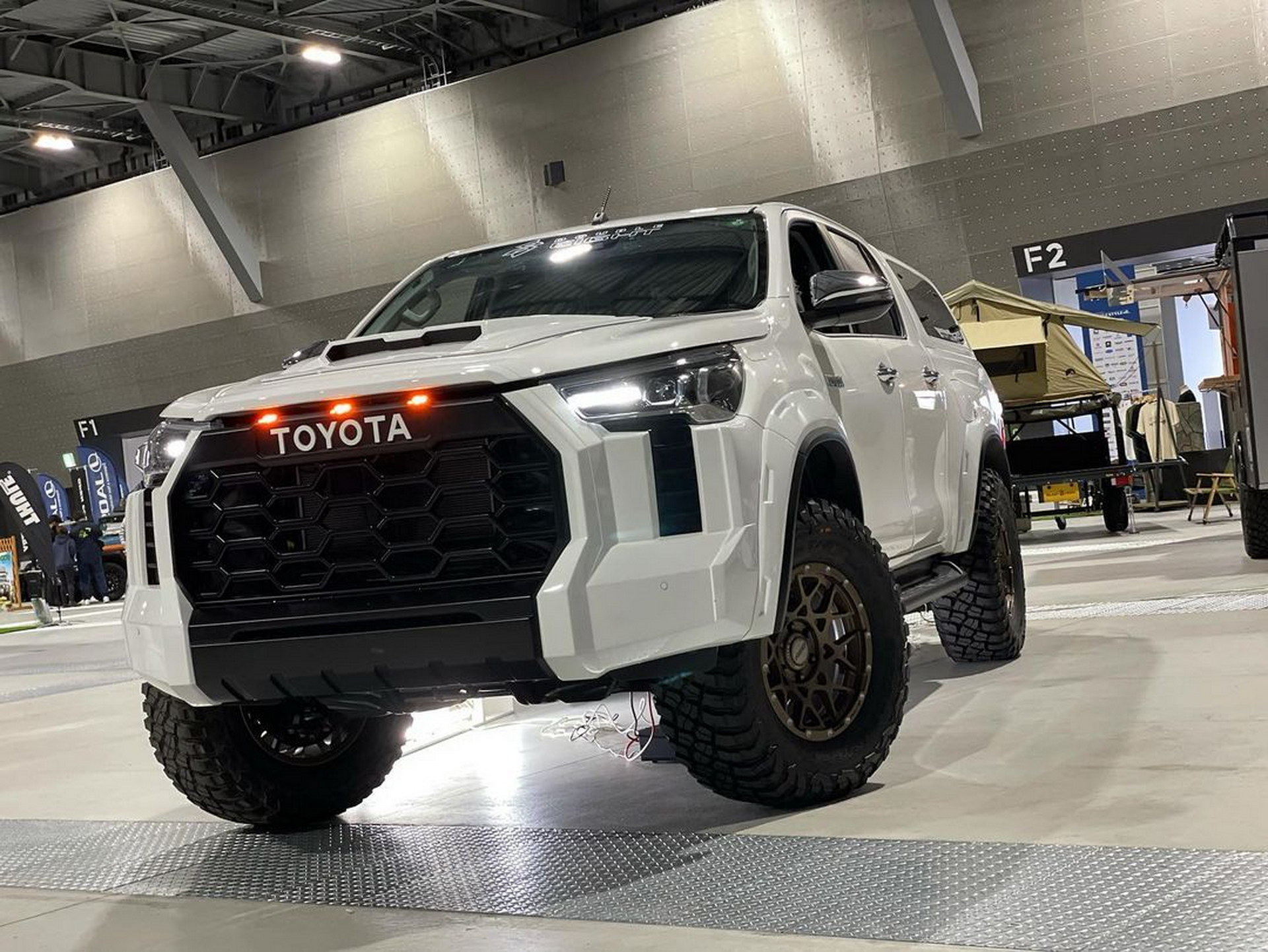 GMG-88-Toyota-Hilux-With-Tundra-Face-6.jpg