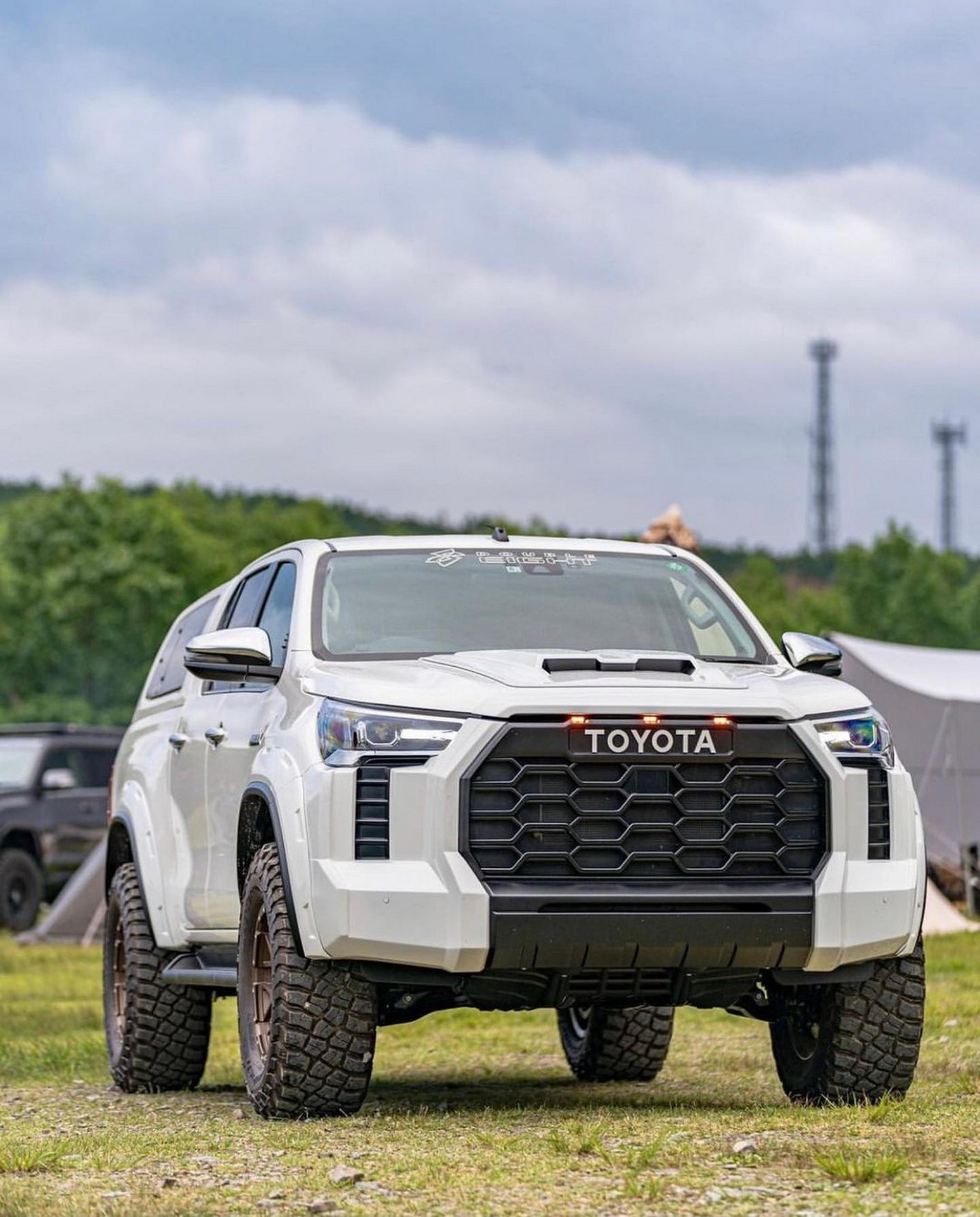 GMG-88-Toyota-Hilux-With-Tundra-Face-14.jpg
