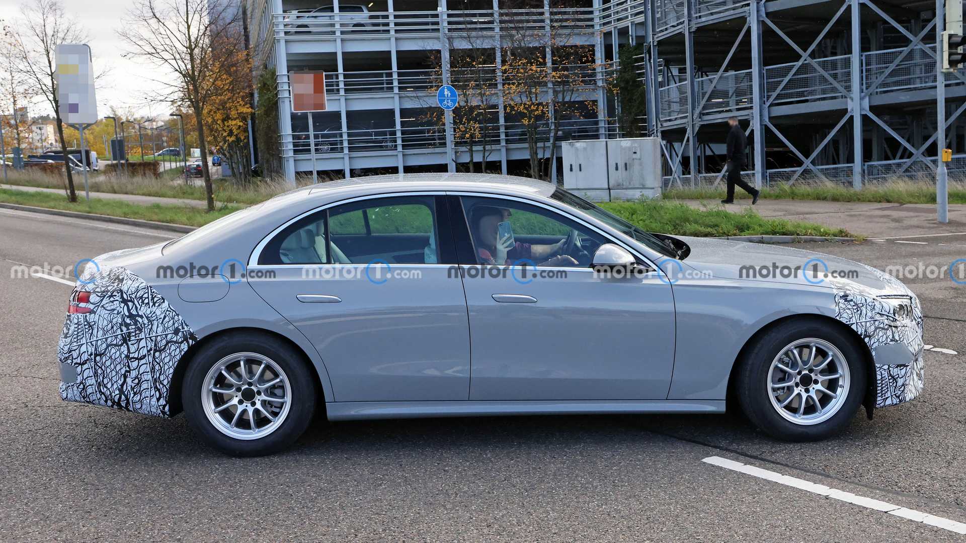 next-gen-mercedes-benz-e-class-sedan-side-view-spy-photo (1).jpg