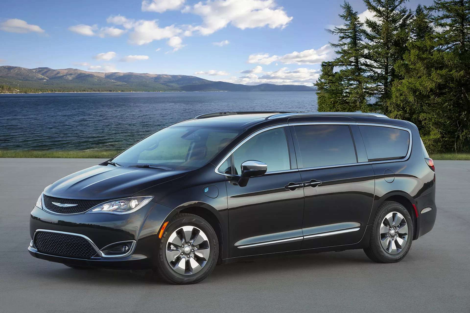 2020-Chrysler-Pacifica_1_BulkResizer.com.jpeg