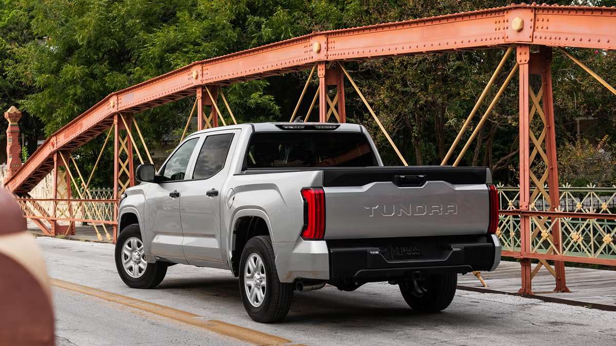 2022-toyota-tundra-sr-103-1633990139_2_BulkResizer.com.jpeg